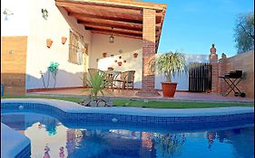 Acogedor chalet con piscina